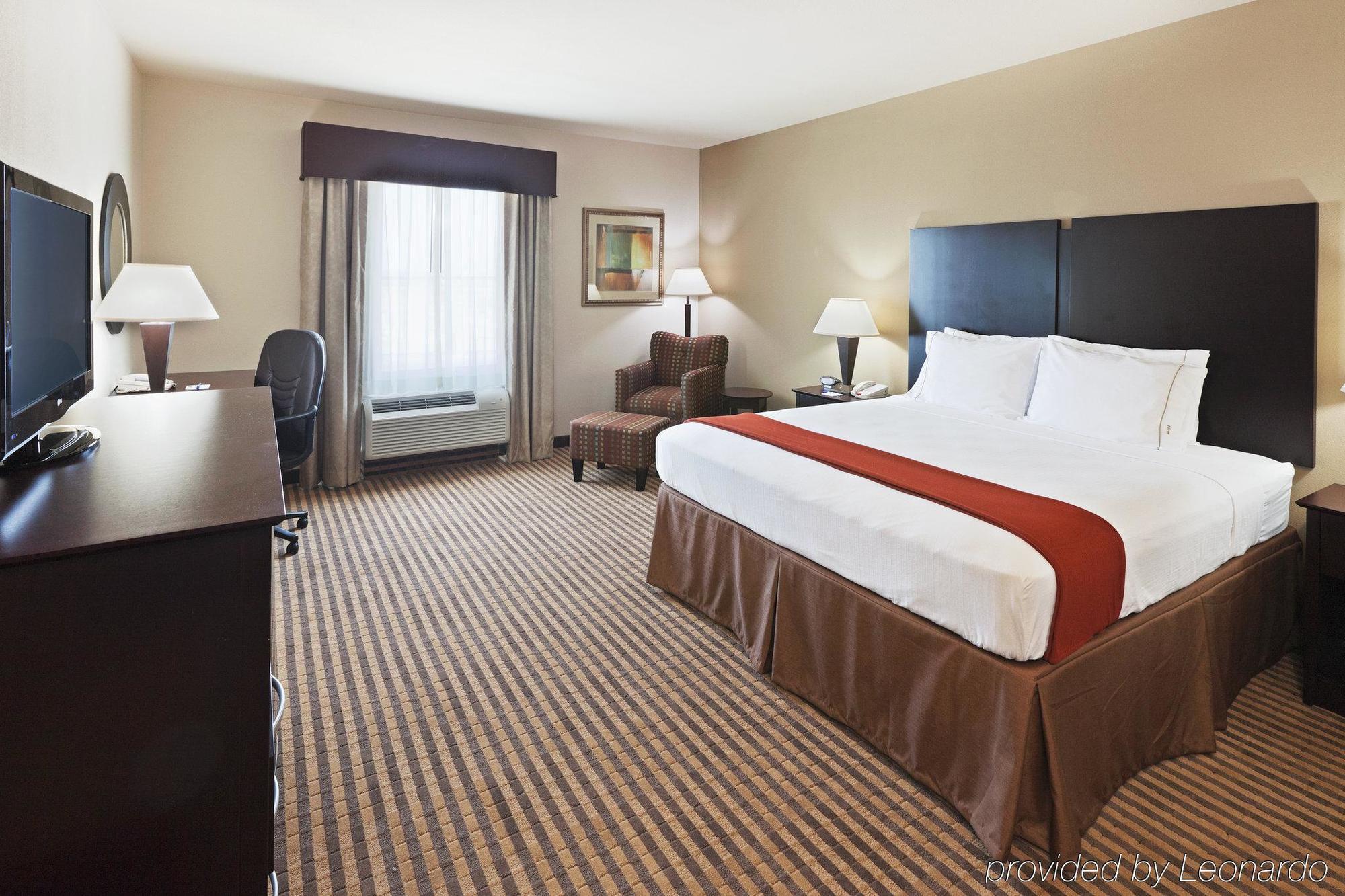 Holiday Express & By Ihg Hotel Brady