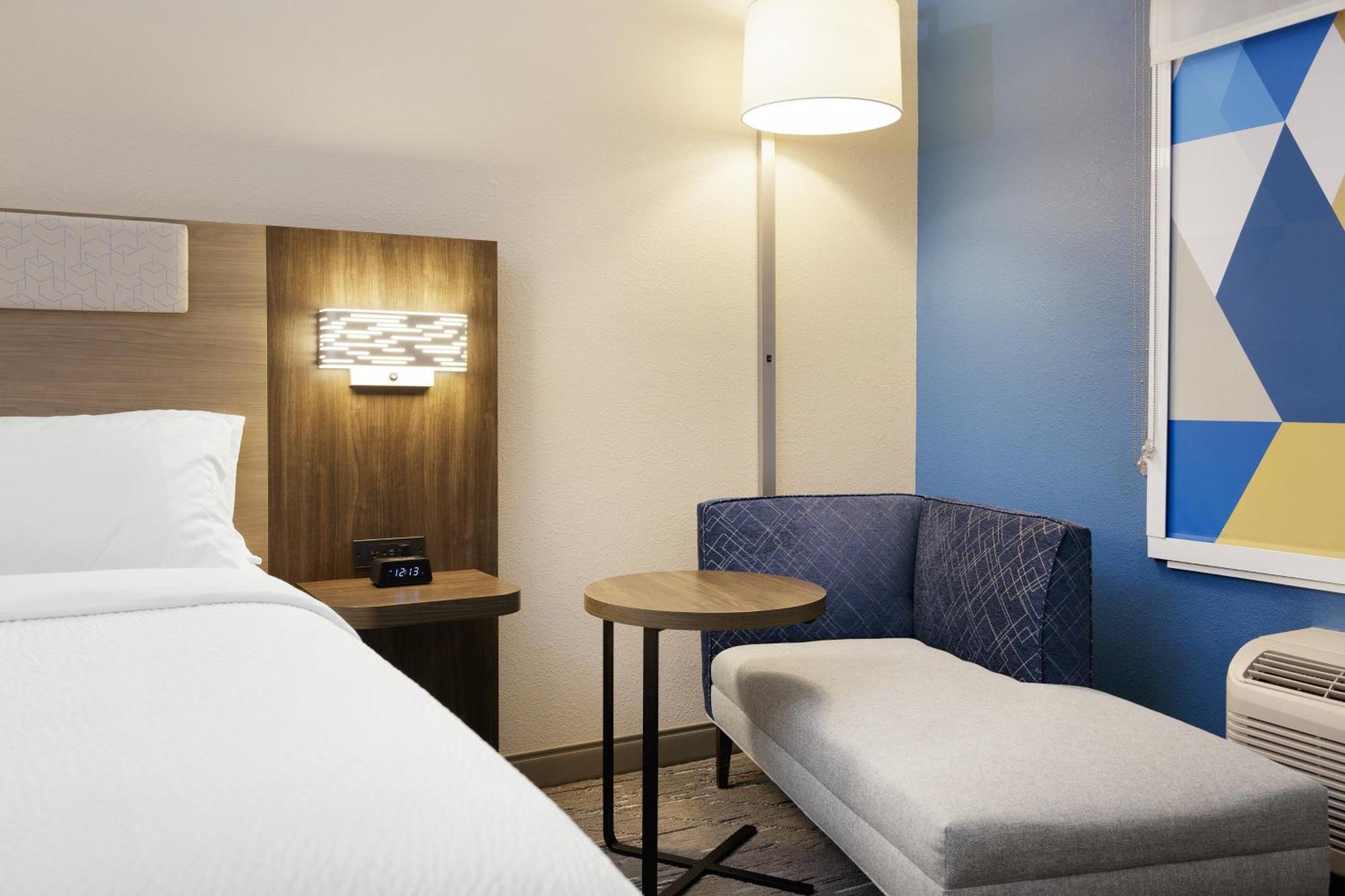 Express & By Ihg Hotel Brady