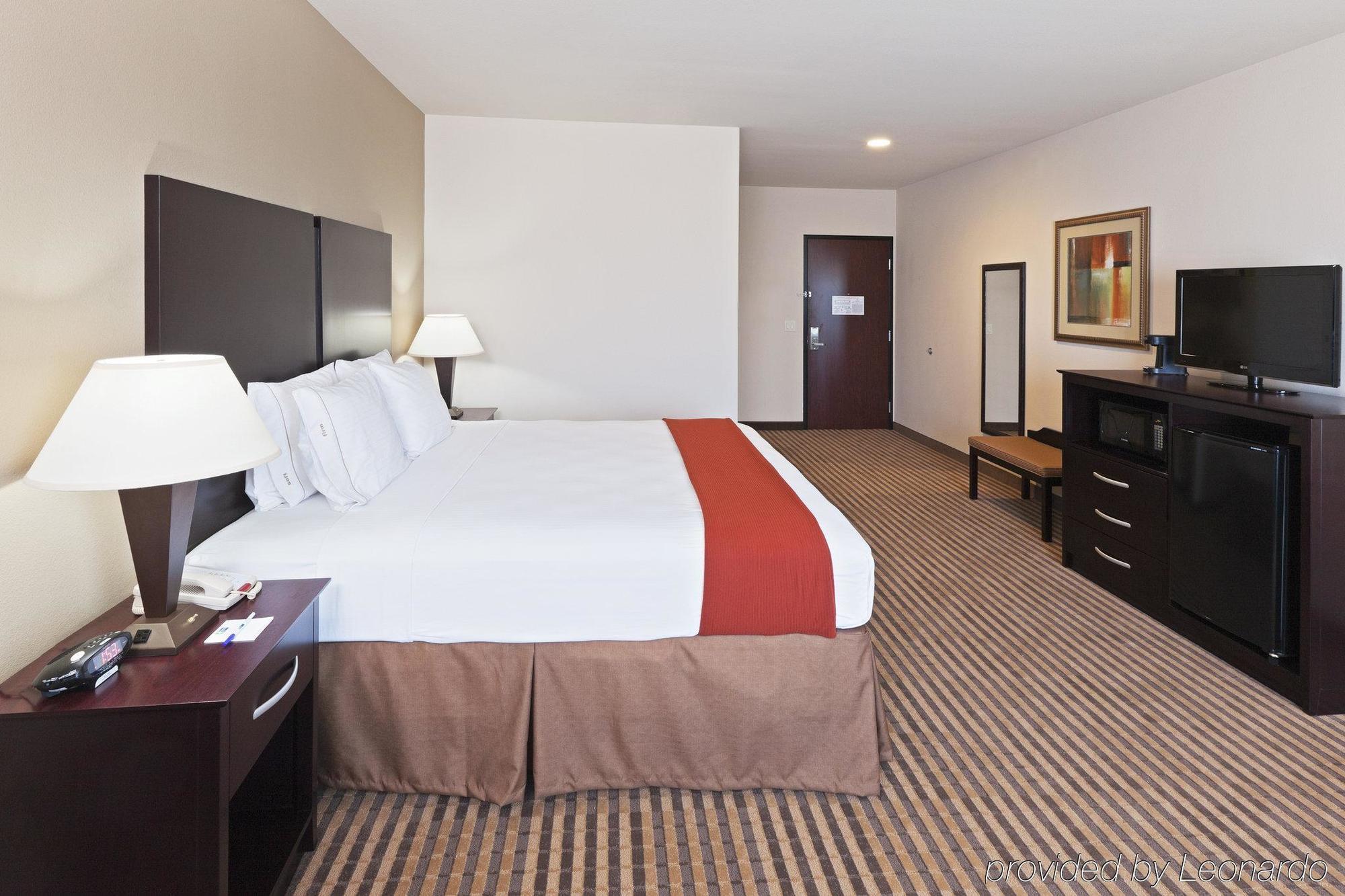 Express & By Ihg 2*