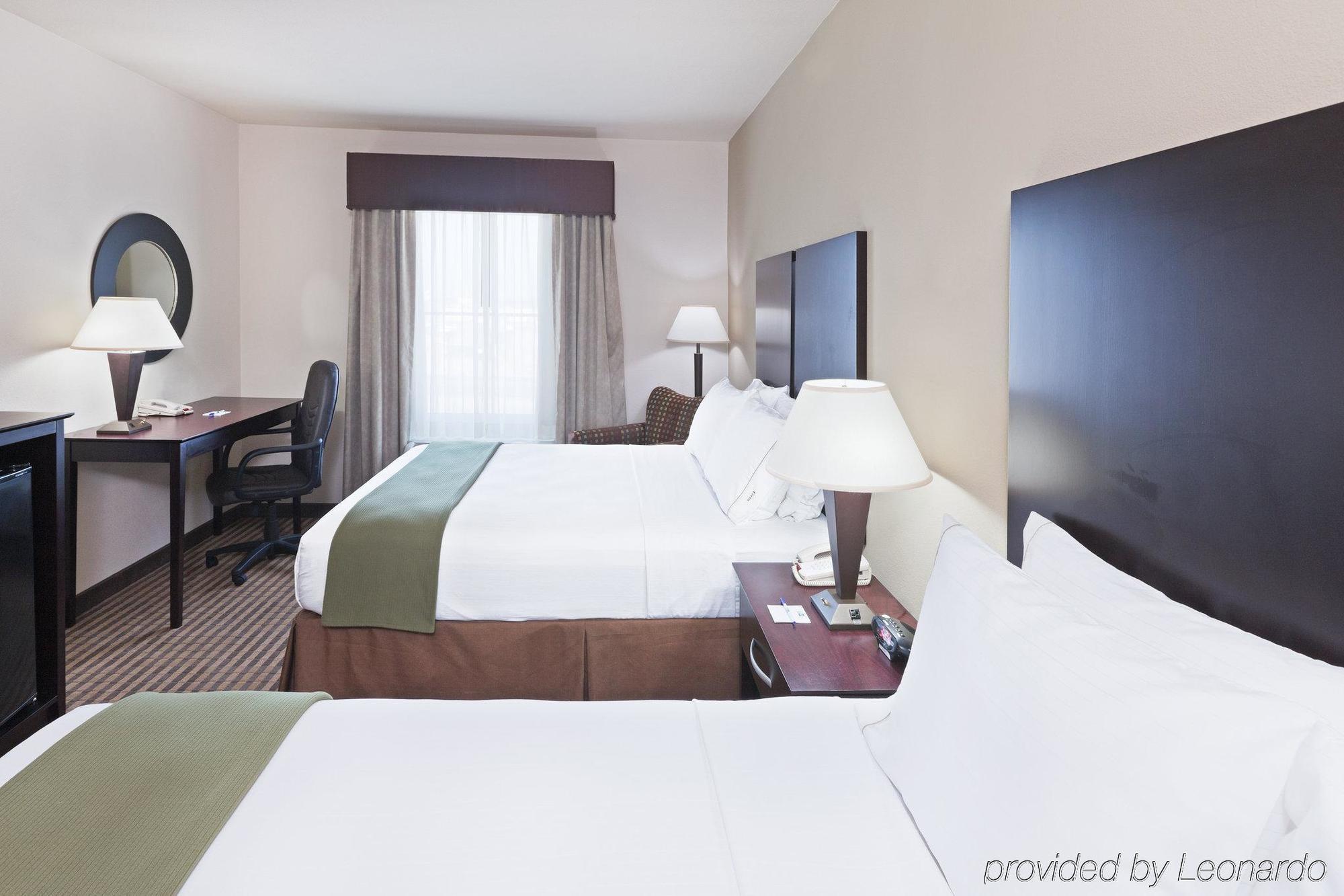 Express & By Ihg 2*
