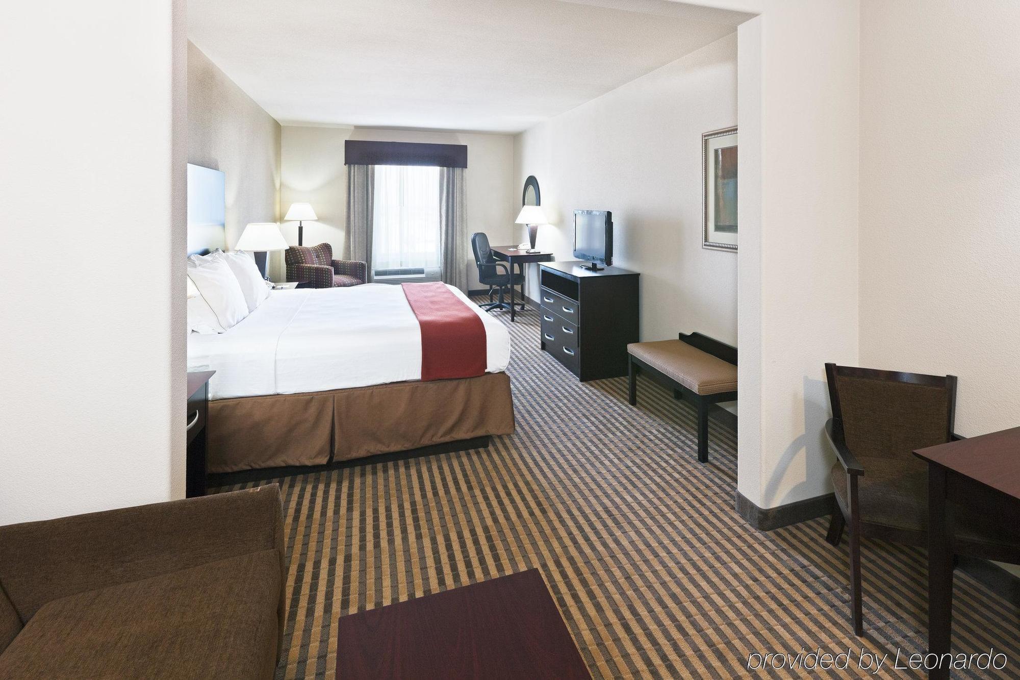 Express & By Ihg 2*