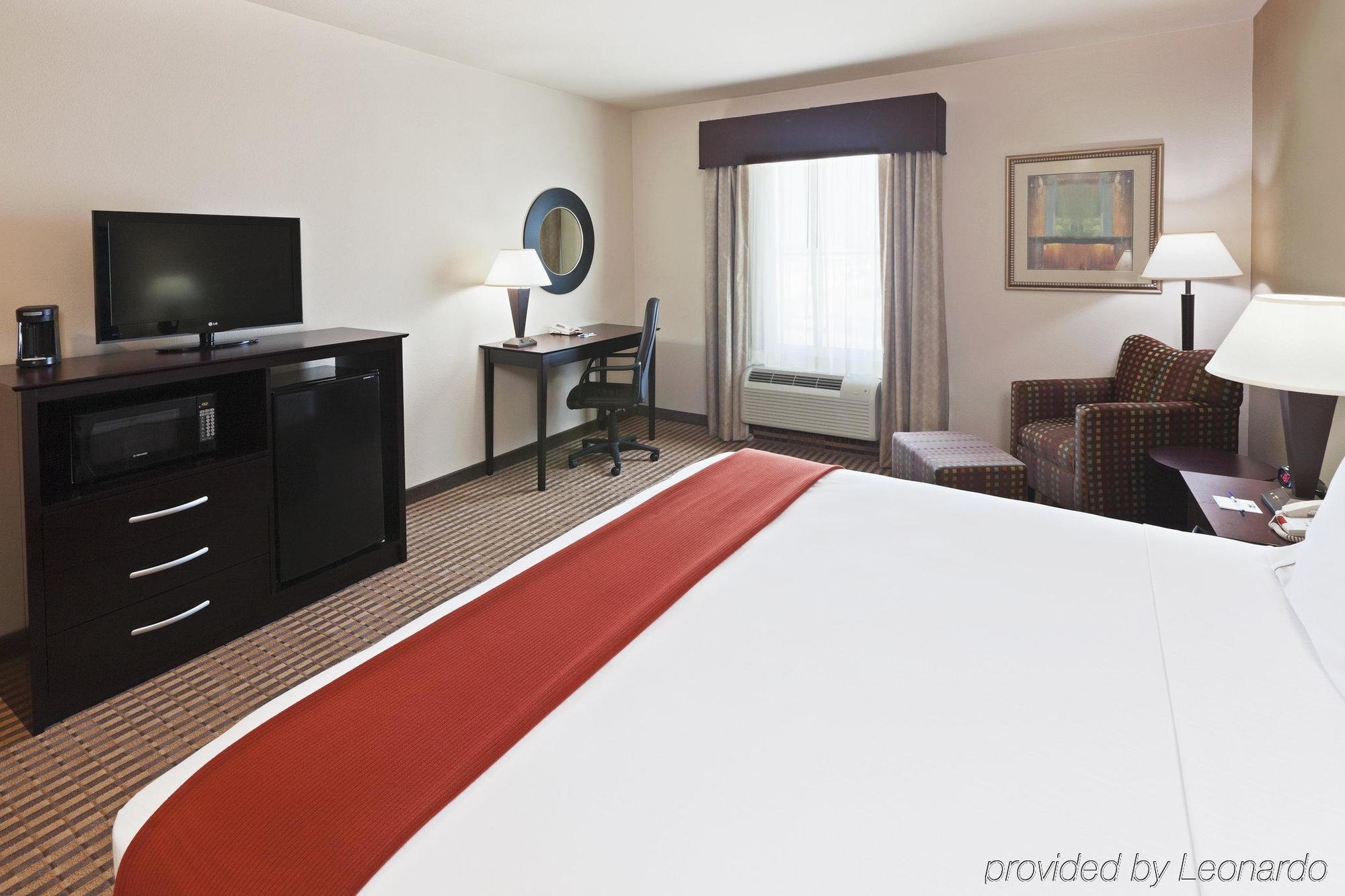 Express & By Ihg 2*