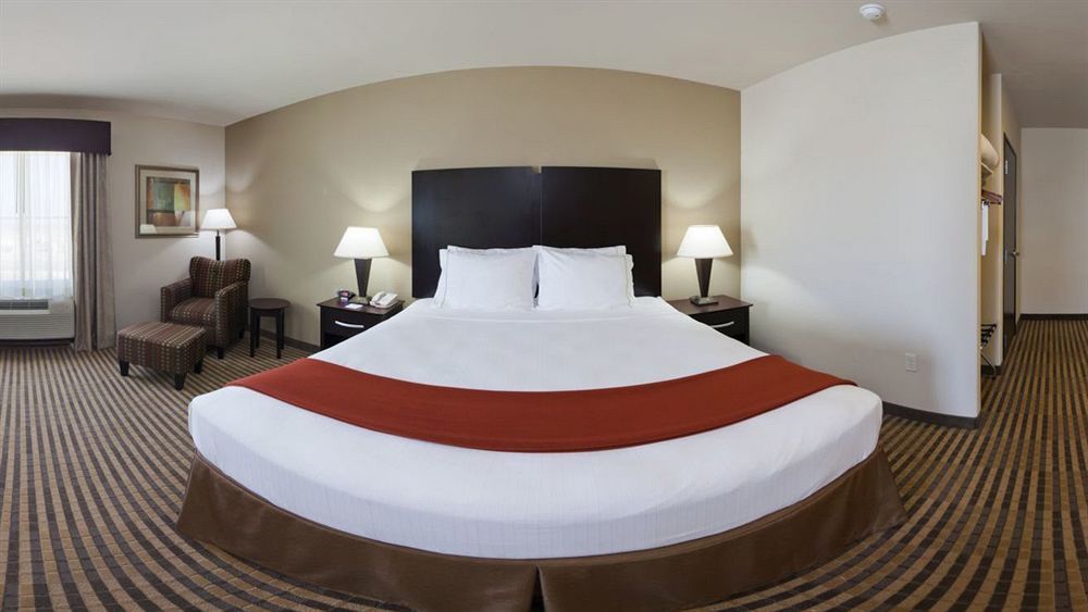 Express & By Ihg 2*