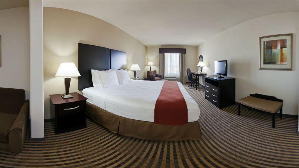 Holiday Express & By Ihg